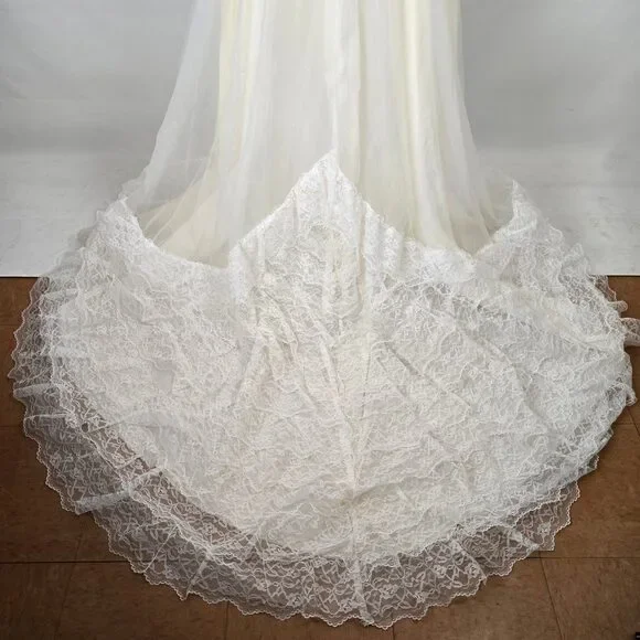 Vintage Bridallue Cream Ruffle Lace Wedding Gown Size S - Picture 9 of 13